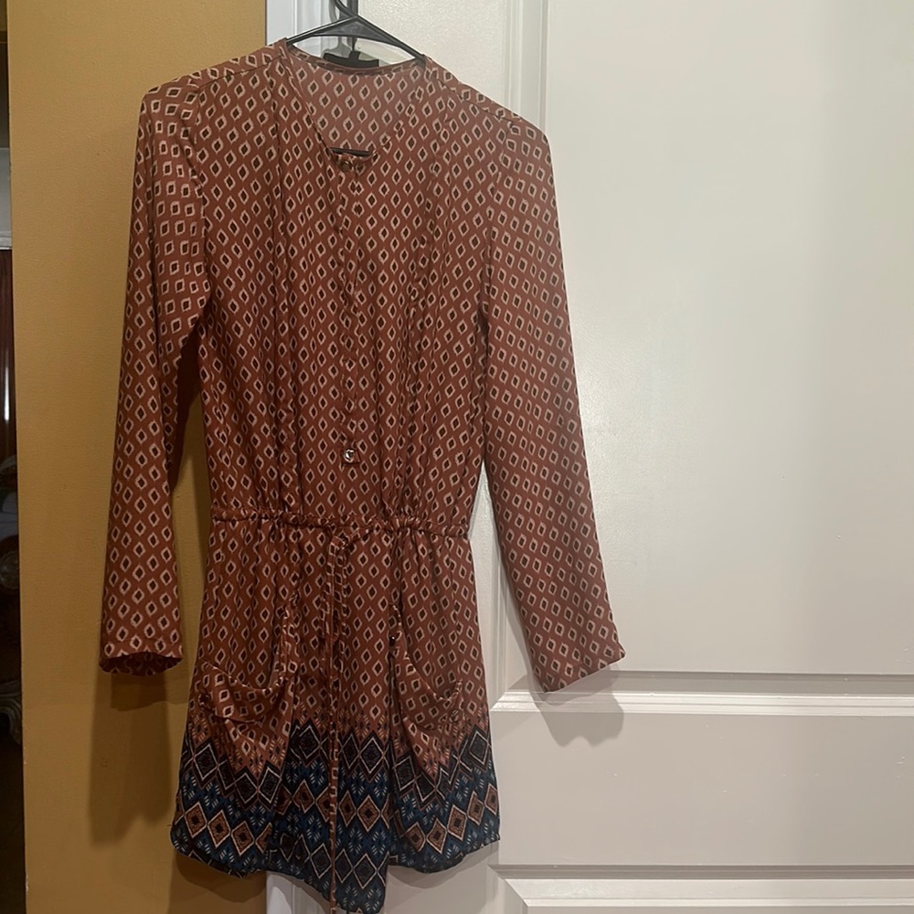 Olivaceous pretty dress in excellent condition.  Super light and confortable.